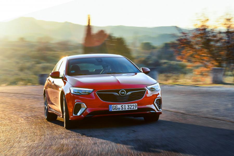 Opel Insignia GSi 2017 года  (фото 40 из 45)